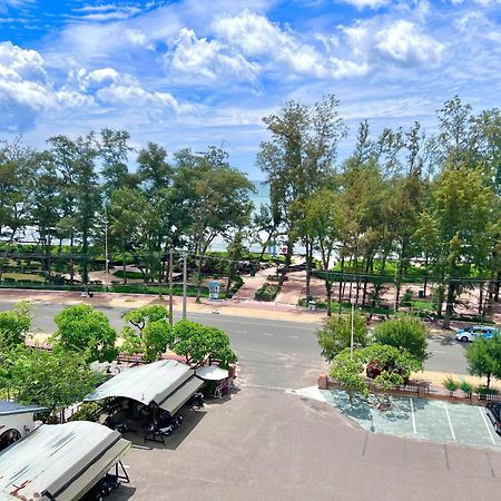 ホテル Khach San Binh Minh ファンティエット エクステリア 写真