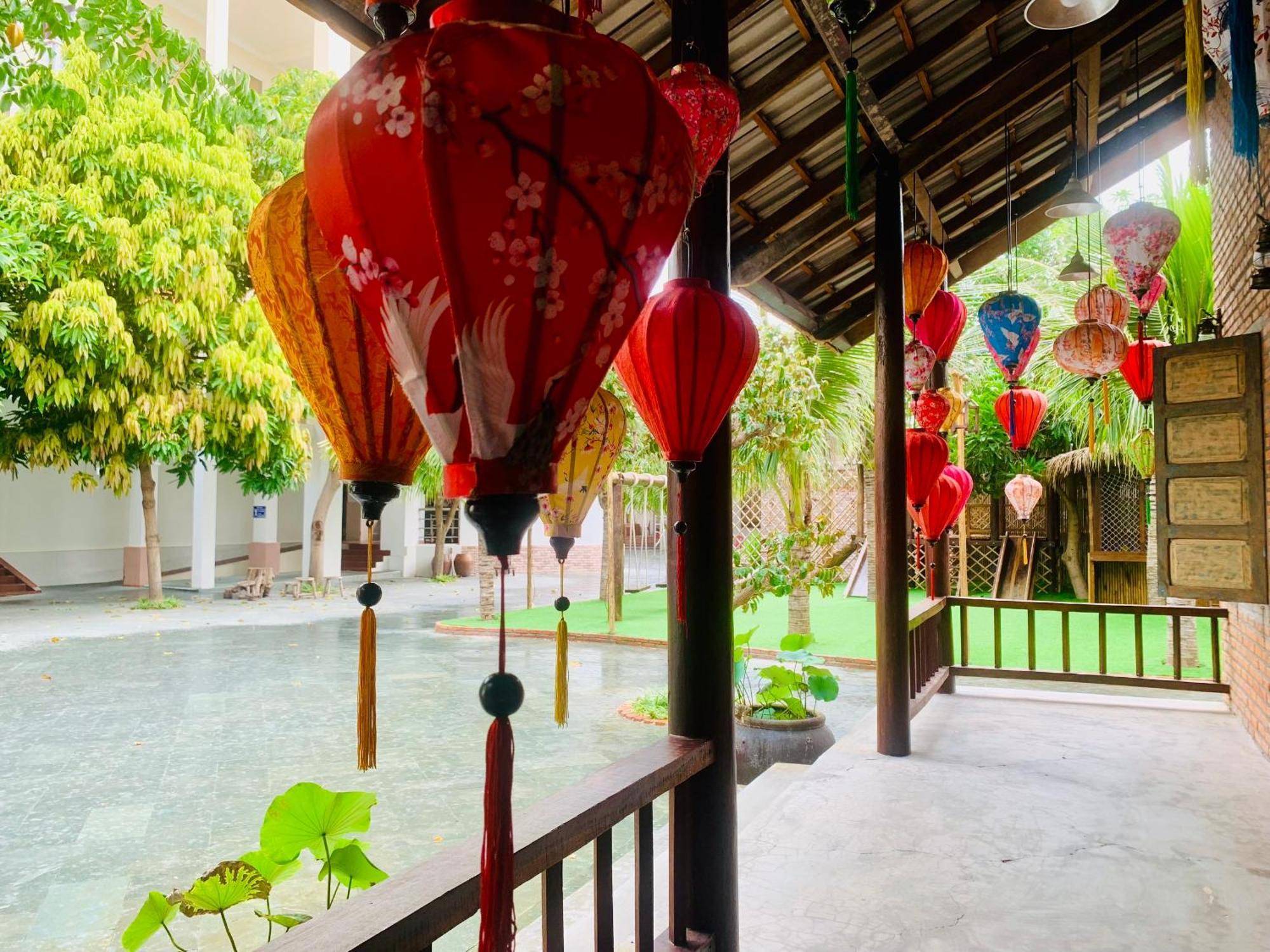 ホテル Khach San Binh Minh ファンティエット エクステリア 写真
