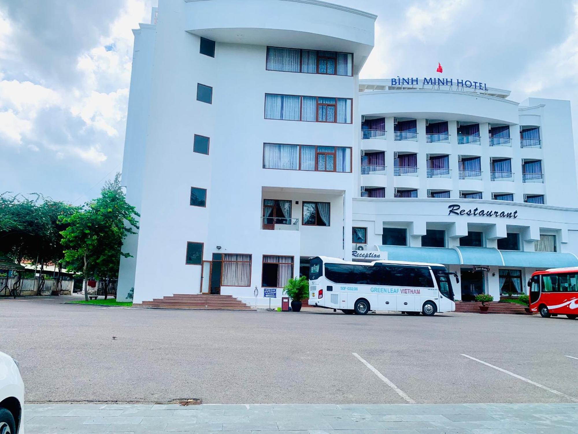 ホテル Khach San Binh Minh ファンティエット エクステリア 写真
