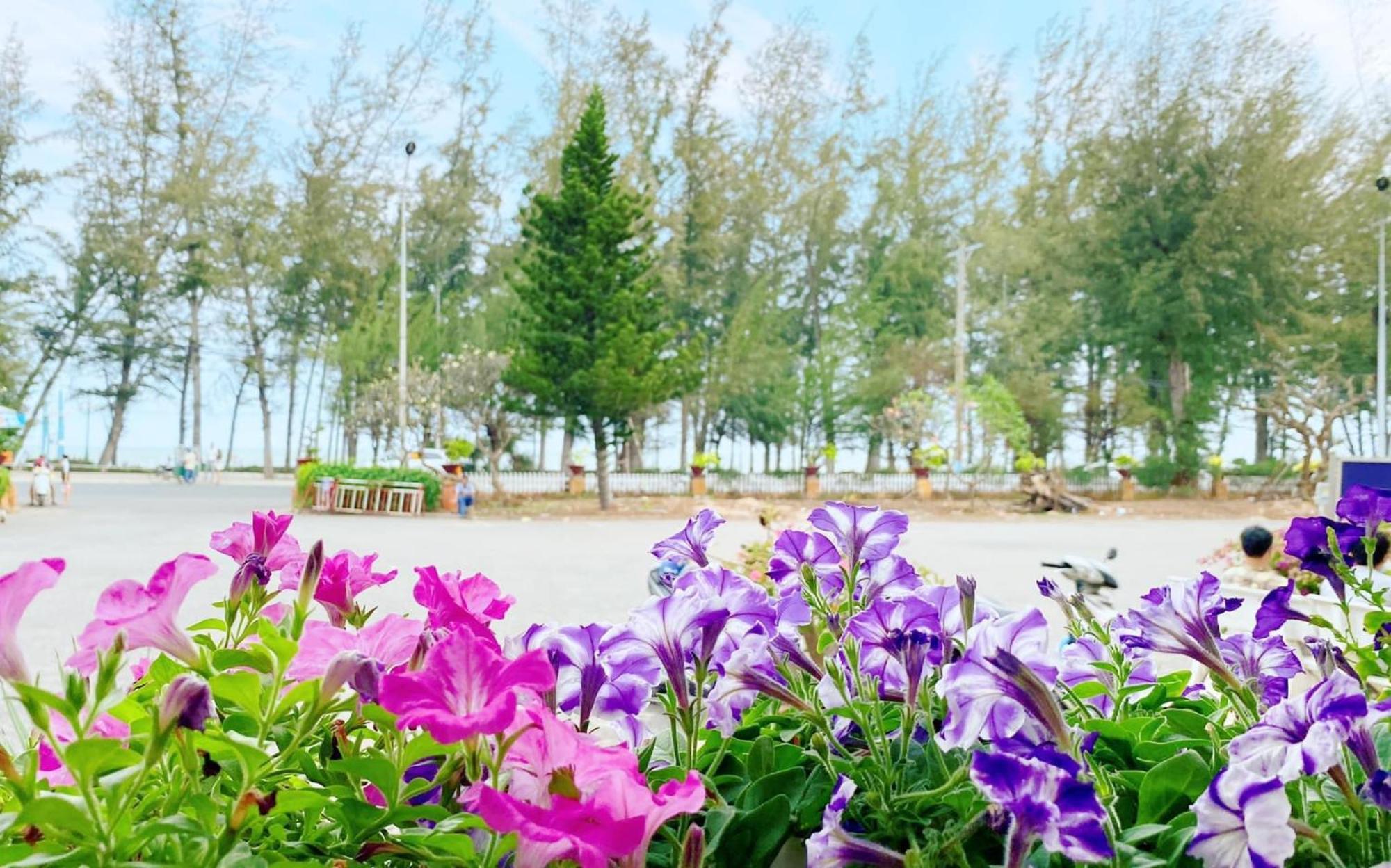 ホテル Khach San Binh Minh ファンティエット エクステリア 写真